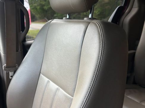 Used 2016 Chrysler Town & Country Touring FWD image 34