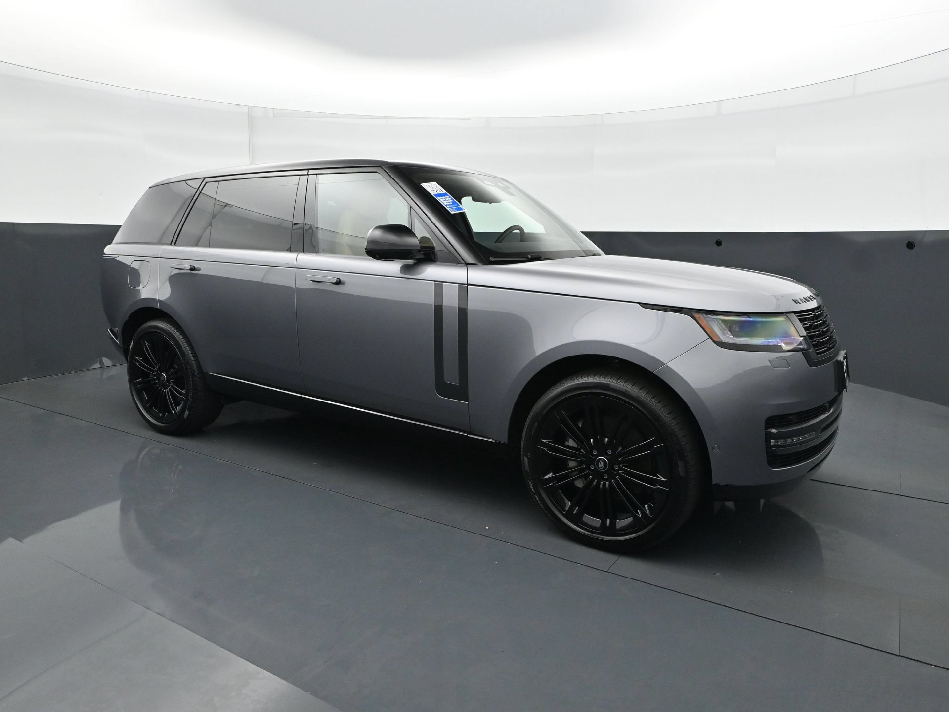 Used 2025 Land Rover Range Rover Long Wheelbase SE AWD/4WD image 9