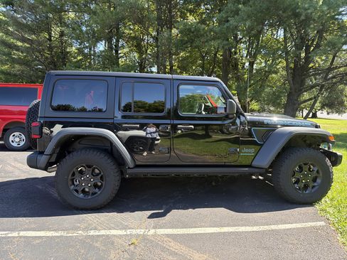 Used 2023 Jeep Wrangler Unlimited Rubicon 4xe AWD/4WD image 9