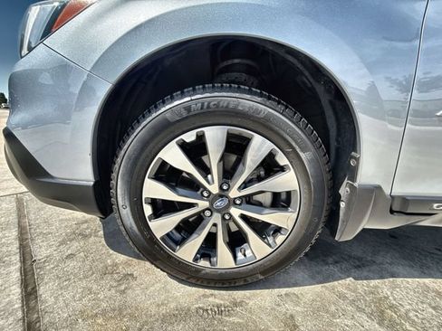 Used 2017 Subaru Outback 2.5i Limited AWD/4WD image 10