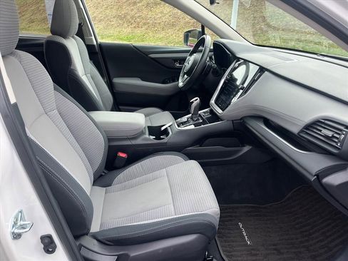 Used 2025 Subaru Outback Premium image 29