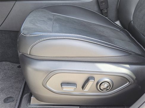 New 2025 Jeep Grand Cherokee Altitude image 23