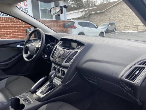 Used 2013 Ford Focus SE w/ SE Winter Pkg image 17