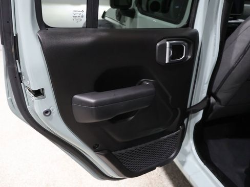 Used 2024 Jeep Wrangler Unlimited w/ Convenience Group image 18