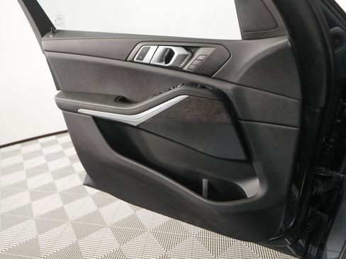 Used 2022 BMW X5 xDrive40i w/ Parking Assistance Package AWD/4WD image 12