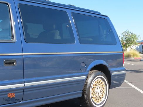 Used 1995 Chrysler Town & Country image 25