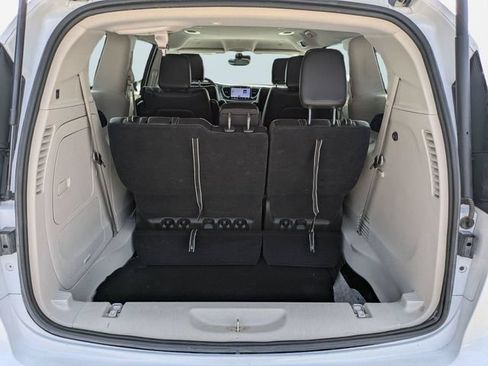 Used 2024 Chrysler Pacifica Limited FWD image 13