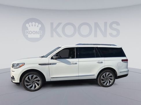 Used 2023 Lincoln Navigator Reserve AWD/4WD image 8