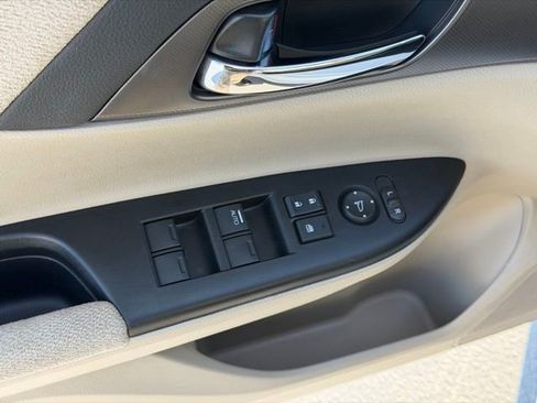 Used 2013 Honda Accord LX image 19