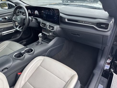 Used 2024 Ford Mustang Premium image 27
