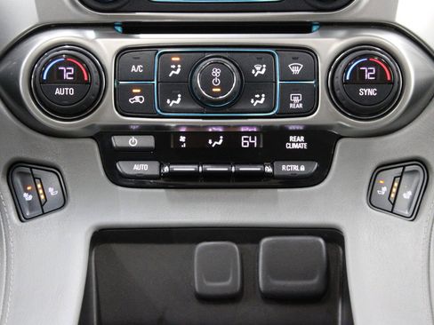 Used 2017 Chevrolet Suburban LT image 31