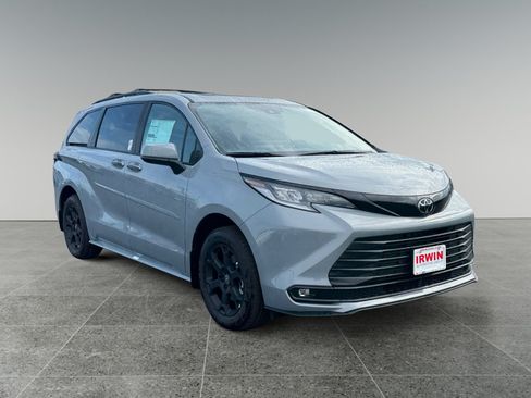 New 2026 Toyota Sienna XLE Woodland Edition AWD/4WD image 8