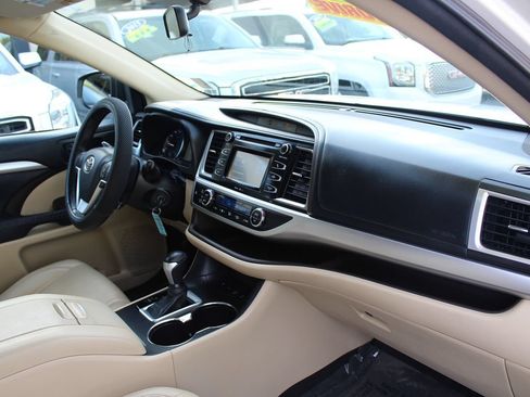 Used 2015 Toyota Highlander Plus AWD/4WD image 22
