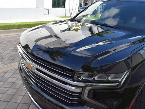 Used 2022 Chevrolet Suburban LT RWD image 11