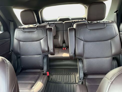 Used 2025 Ford Explorer Platinum RWD image 11