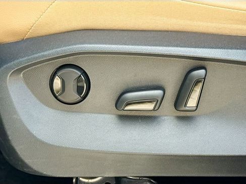 Used 2024 Volkswagen Tiguan SE R-Line FWD image 25