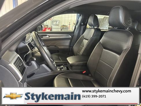 Used 2022 Volkswagen Atlas Cross Sport SEL R-Line image 16