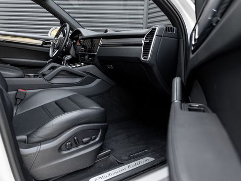 Certified 2023 Porsche Cayenne Platinum Edition AWD/4WD image 36