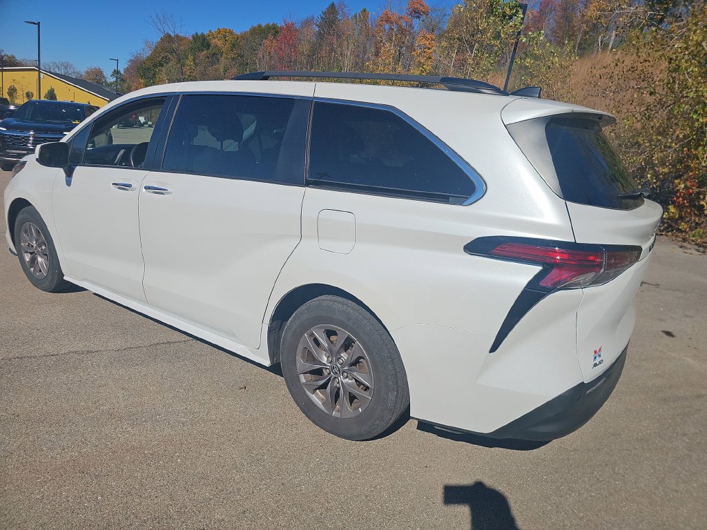 Used 2022 Toyota Sienna XLE AWD/4WD image 8