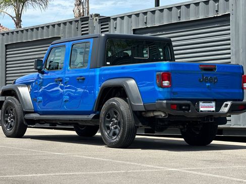 Used 2025 Jeep Gladiator Sport image 3