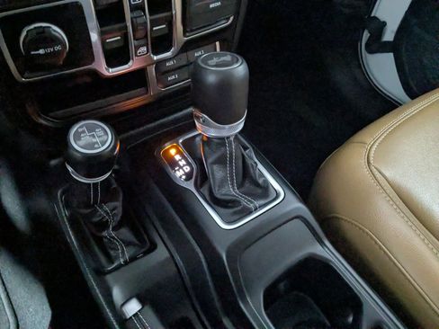 Used 2023 Jeep Wrangler Unlimited Sahara w/ Cold Weather Group AWD/4WD image 20
