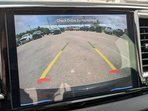 Used 2024 Chrysler Pacifica Touring-L FWD image 22