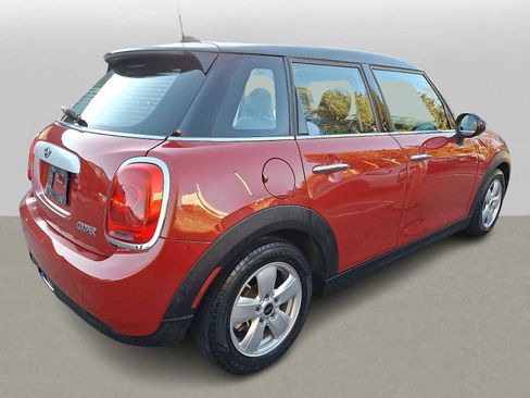 Used 2015 MINI Cooper 4-Door Hardtop image 4