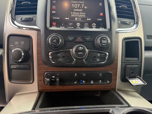 Used 2015 RAM 2500 Laramie w/ Black Appearance Group image 18