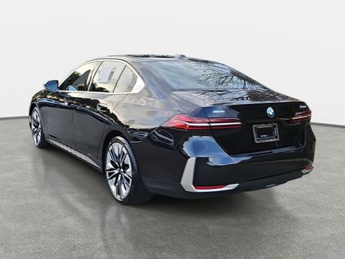 Used 2025 BMW 530i xDrive image 7