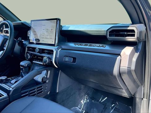 Used 2024 Toyota Tacoma TRD Off-Road AWD/4WD image 18