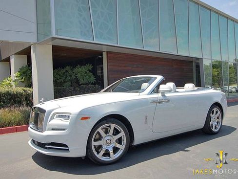 Used 2017 Rolls-Royce Dawn image 24