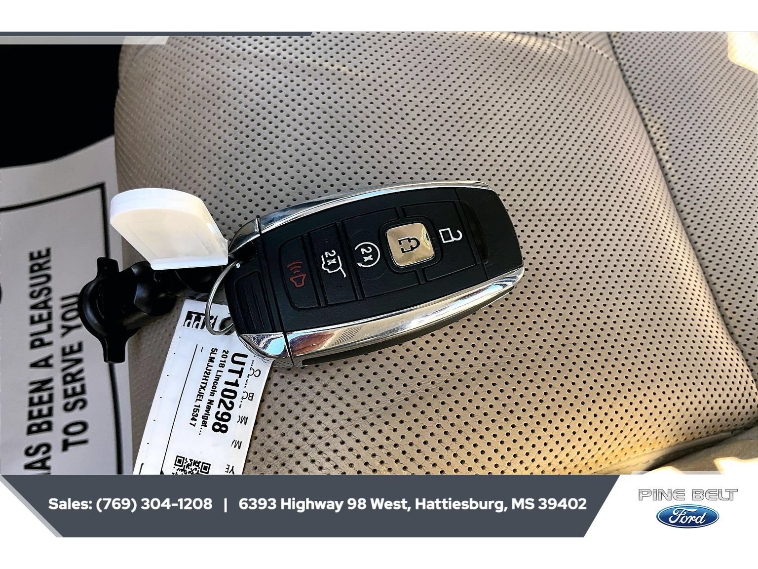 Used 2018 Lincoln Navigator Select w/ Technology Package RWD image 9