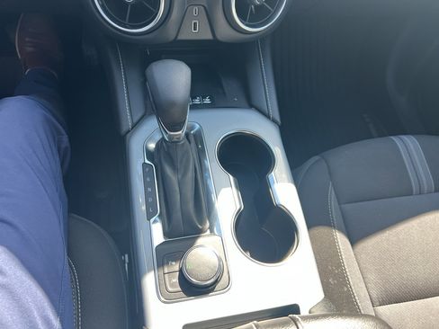 Used 2025 Chevrolet Blazer LT w/ Convenience Package AWD/4WD image 17