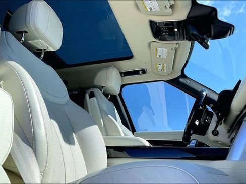 Used 2025 Land Rover Range Rover Long Wheelbase SE image 27