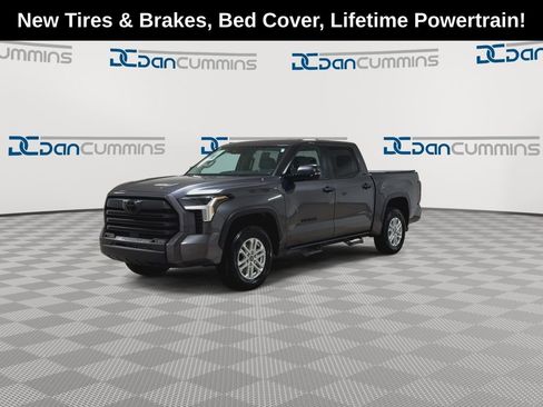 Used 2024 Toyota Tundra SR5 w/ SR5 Convenience Package AWD/4WD image 4
