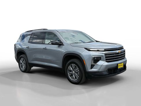Used 2025 Chevrolet Traverse LT AWD/4WD image 7