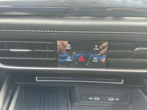 Used 2025 Volkswagen Atlas SE AWD/4WD image 18