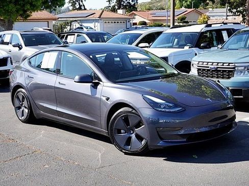 Used 2023 Tesla Model 3 Standard Range image 3