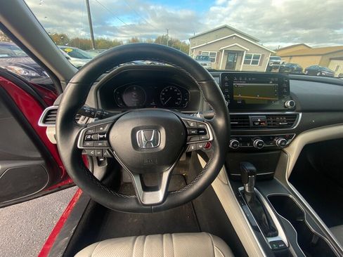 Used 2018 Honda Accord Touring image 34