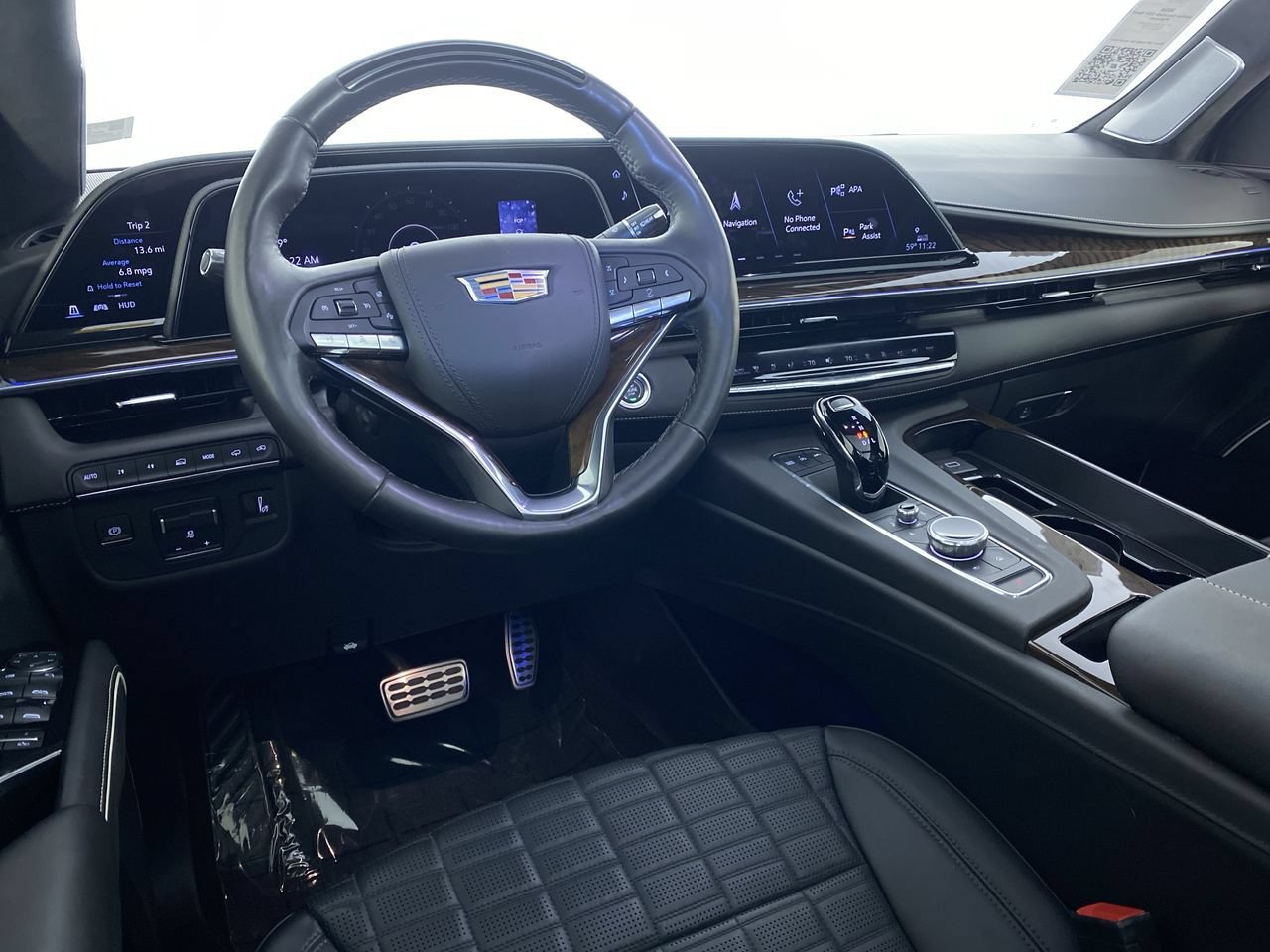 Used 2024 Cadillac Escalade ESV Sport Platinum w/ LPO, ONYX Package AWD/4WD image 2