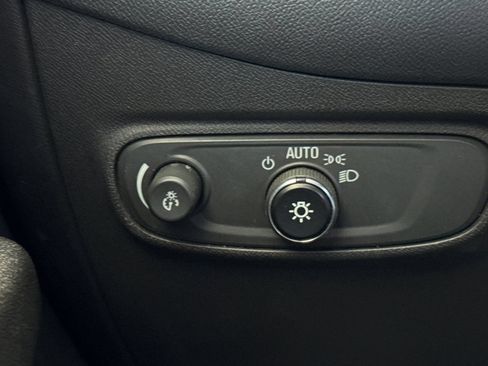 Used 2023 Chevrolet Equinox LT FWD image 37