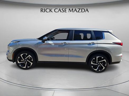 Used 2024 Mitsubishi Outlander SE image 3