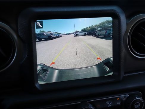 Used 2021 Jeep Gladiator Sport image 31