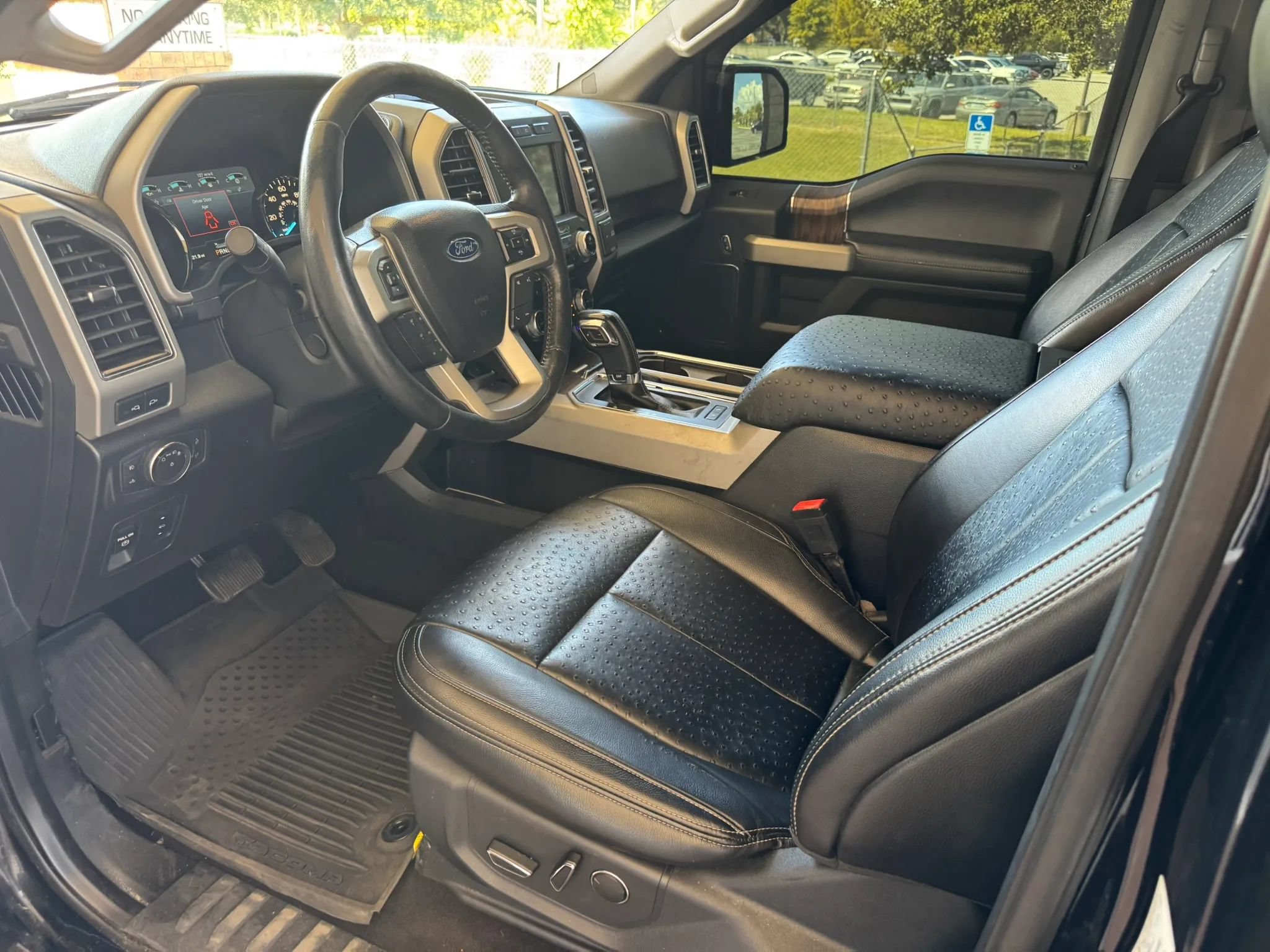Used 2018 Ford F150 Lariat w/ Equipment Group 502A Luxury AWD/4WD image 17
