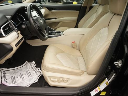 Used 2018 Toyota Camry XLE FWD image 9