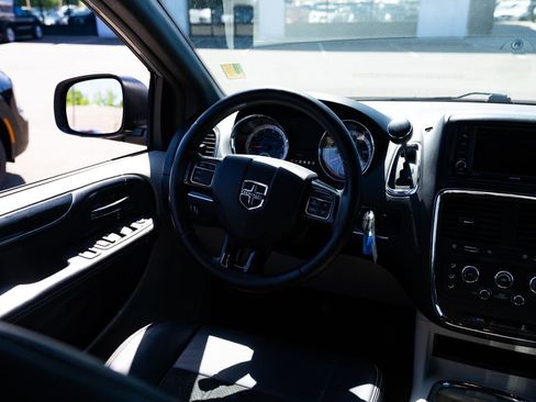 Used 2019 Dodge Grand Caravan SXT FWD image 9