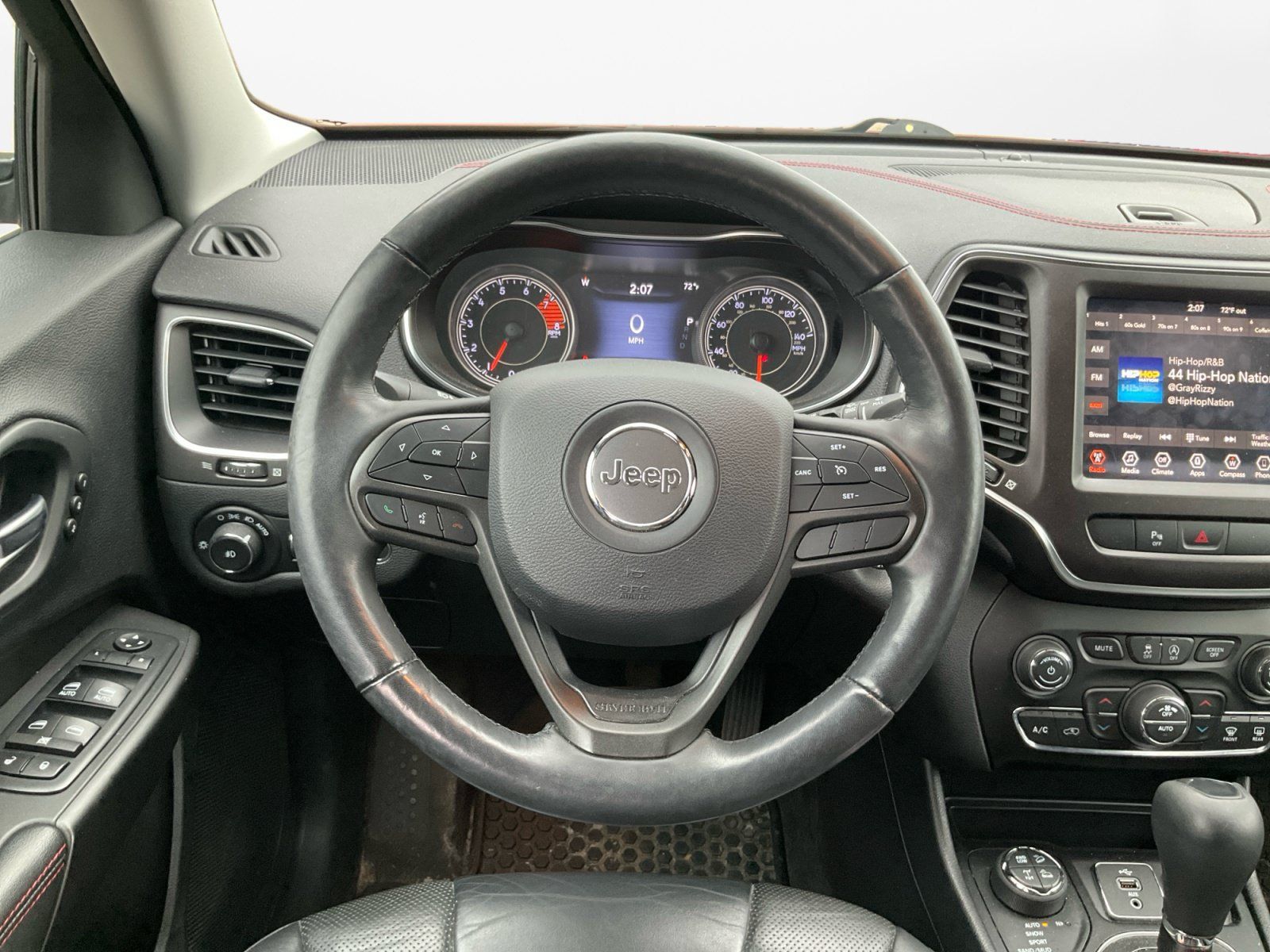Used 2019 Jeep Cherokee Trailhawk AWD/4WD image 14