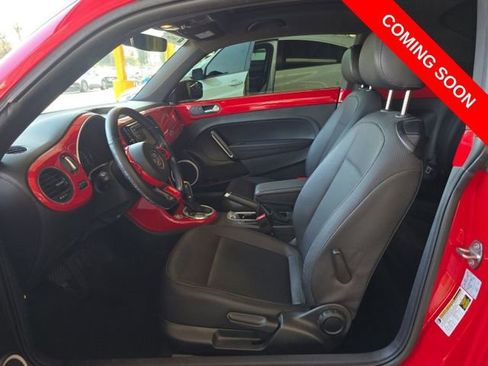 Used 2018 Volkswagen Beetle 2.0T SE w/ SE Premium Package image 6