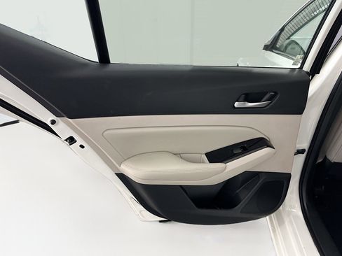 Used 2022 Nissan Altima 2.5 SV w/ SV Premium Package image 27