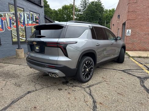 New 2026 Chevrolet Traverse LT w/ Sun and Wheel Package AWD/4WD image 4